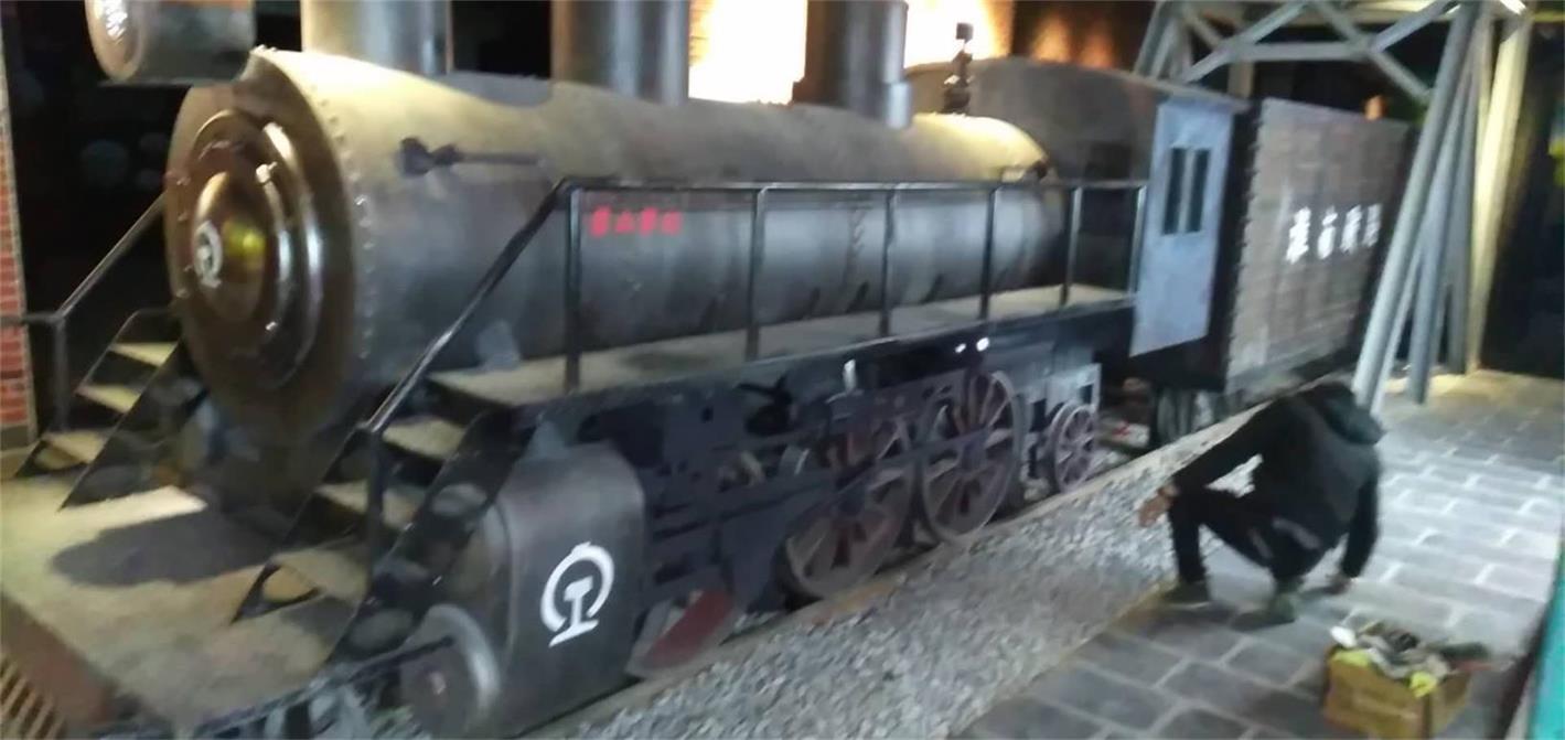 理塘县蒸汽火车模型